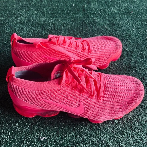 NIKE Women's Air Vapormax Flyknit 3 Running Shoe - Picture 8 of 9